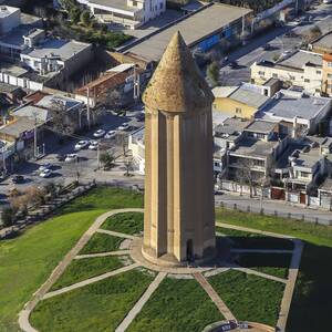 贡巴德卡武斯高塔